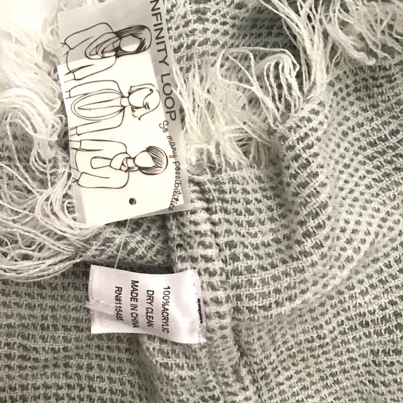 New Infinity Loop Light Grey White Fringe Scarf - Picture 3 of 3
